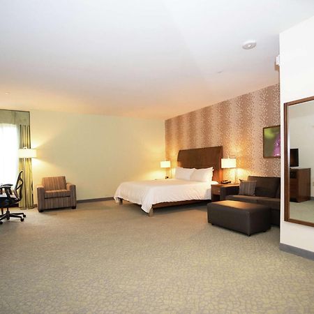 Hilton Garden Inn Covington/Mandeville Екстериор снимка