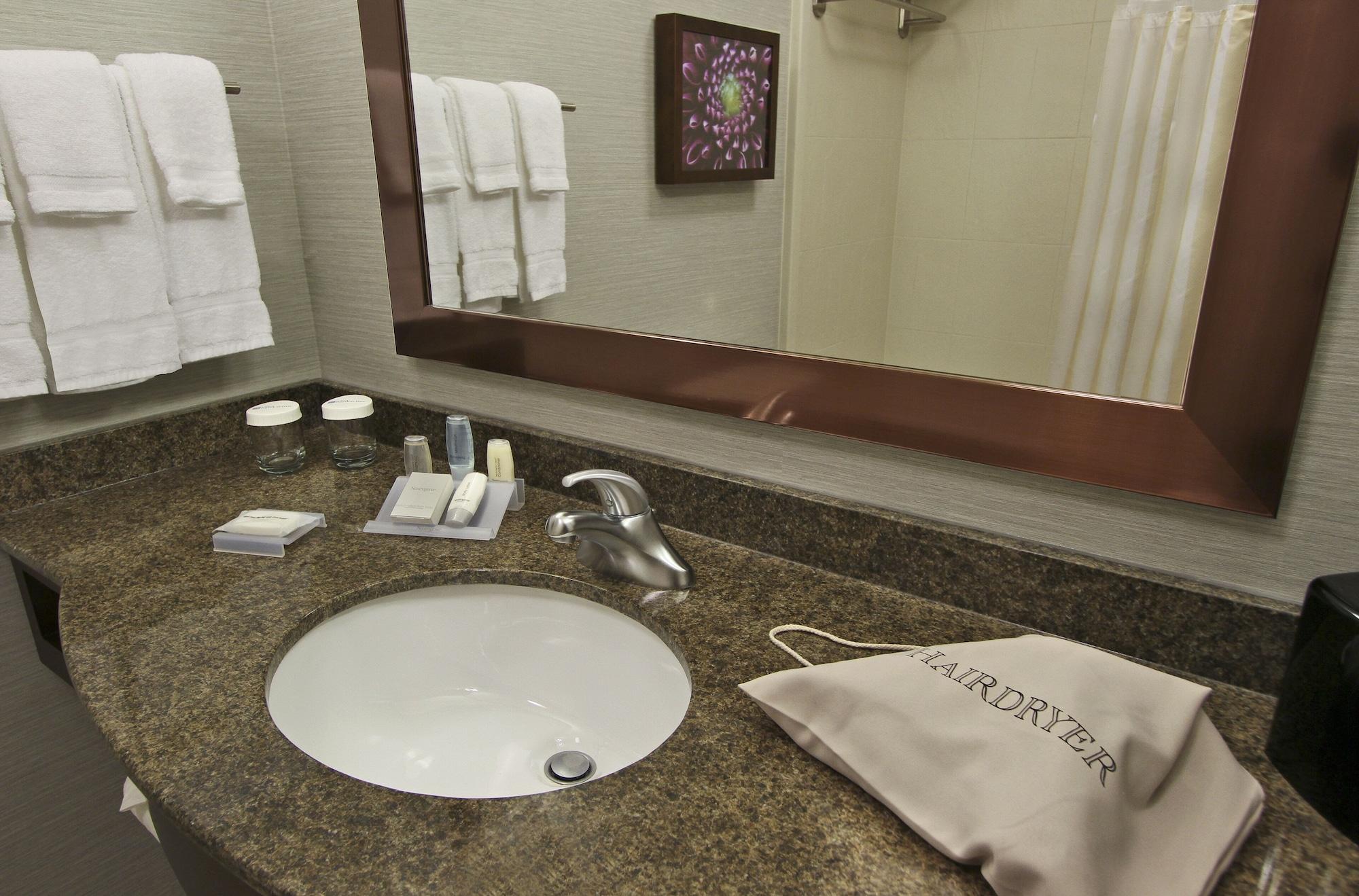Hilton Garden Inn Covington/Mandeville Стая снимка