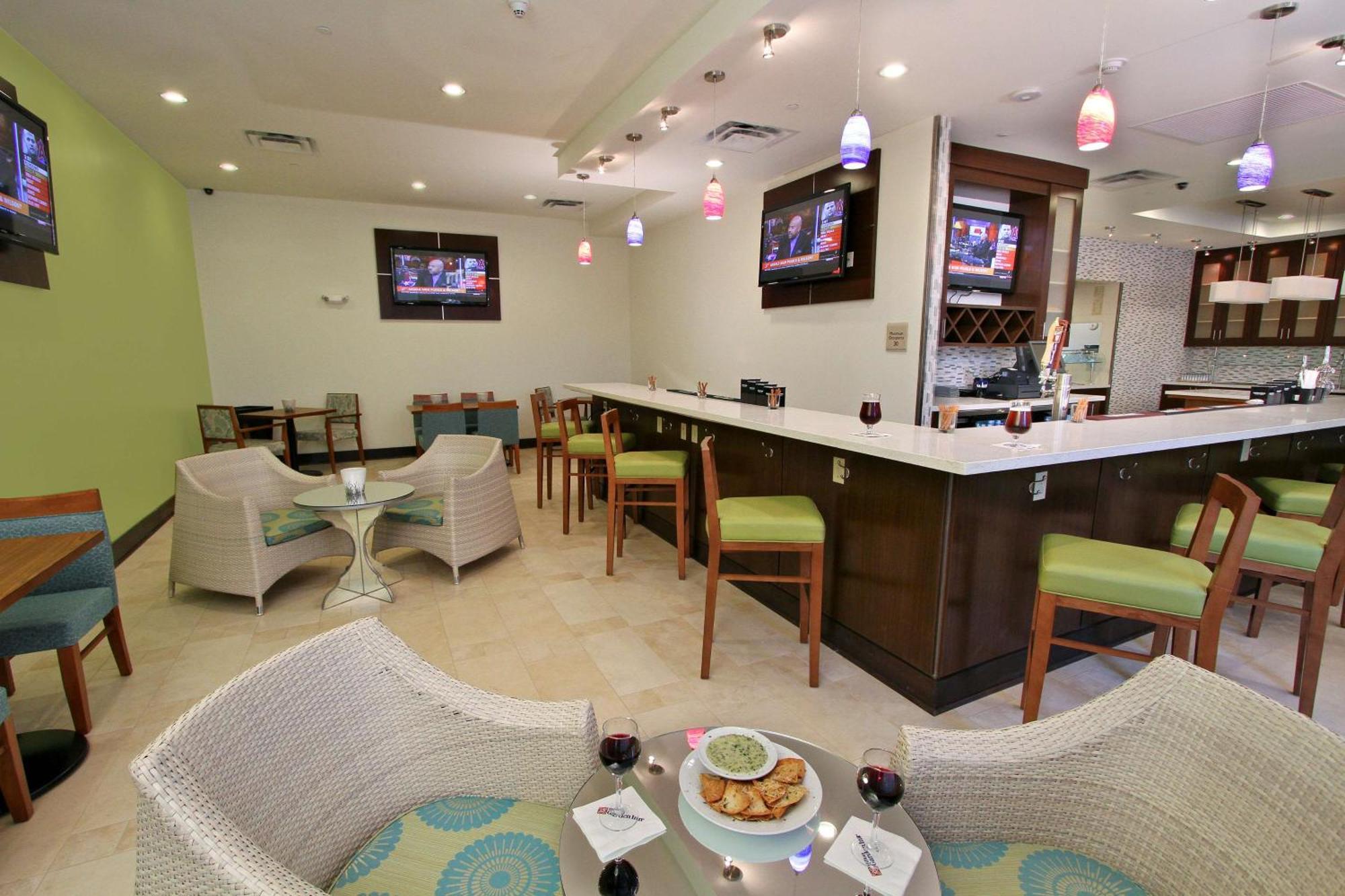 Hilton Garden Inn Covington/Mandeville Екстериор снимка