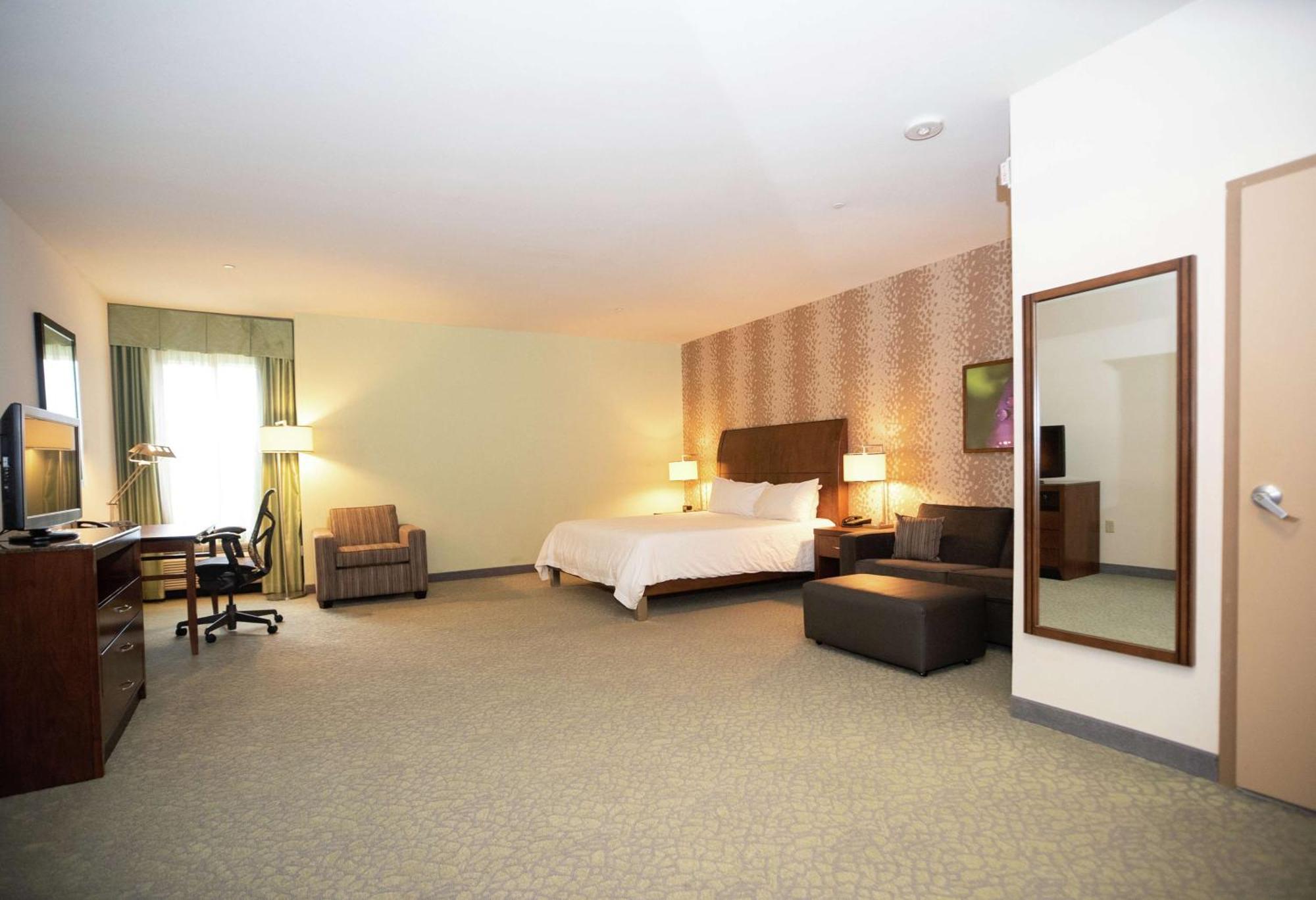 Hilton Garden Inn Covington/Mandeville Екстериор снимка