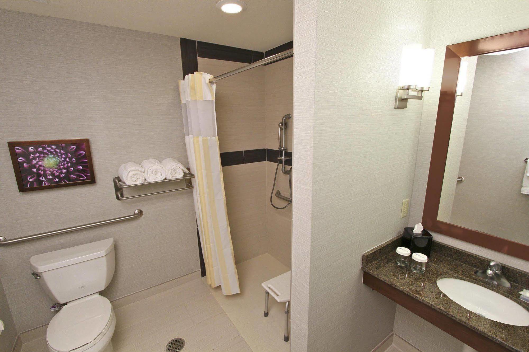 Hilton Garden Inn Covington/Mandeville Стая снимка